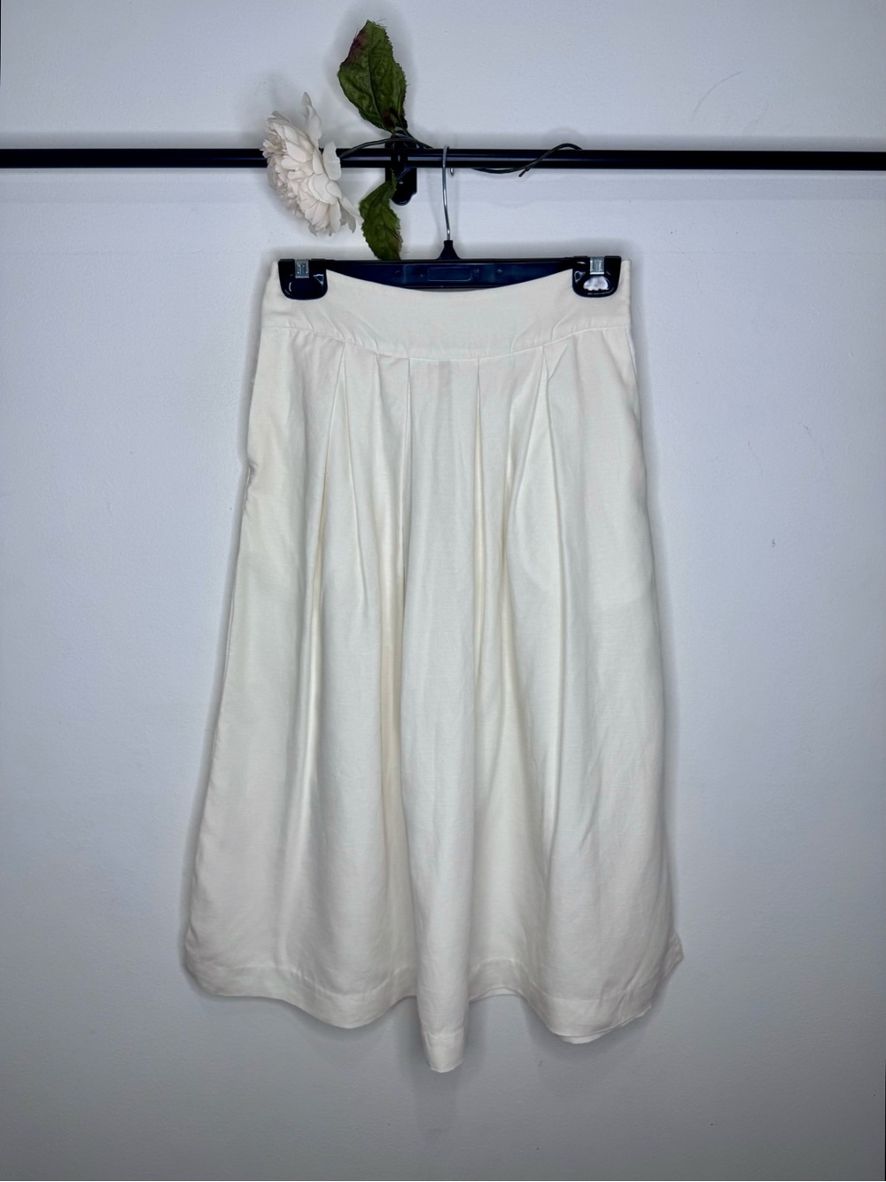 Wilfred (Aritzia) Linen-Blend Pintuck Midi Skirt